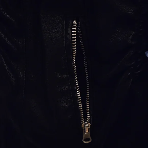 Suzy Shier Women's Pleather/Faux Leather Black Biker Jacket in Medium - Picture 9 of 11